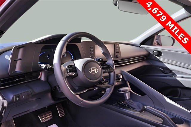 2025 Hyundai Elantra SEL Sport photo 2