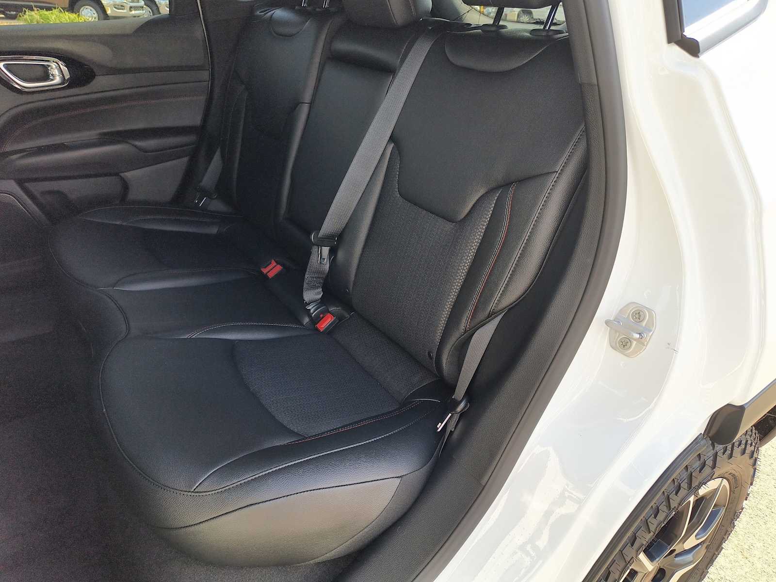 2026 Jeep Compass Trailhawk photo 10