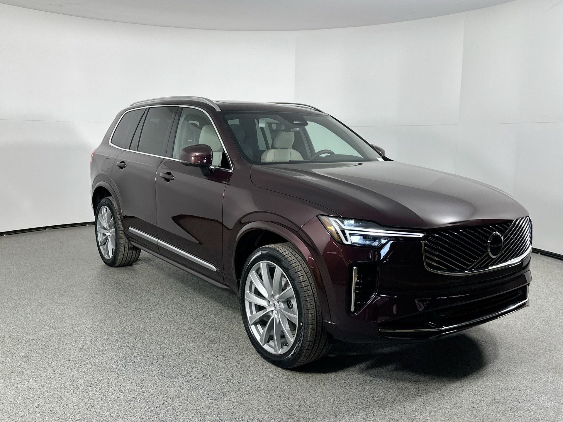 2025 Volvo XC90 Core photo 3