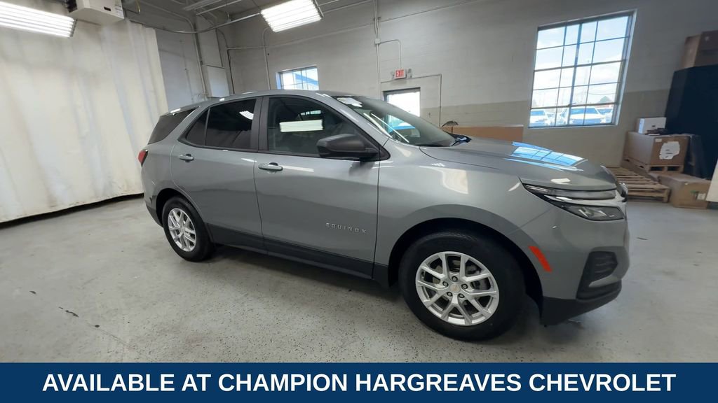 2023 Chevrolet Equinox LS photo 2