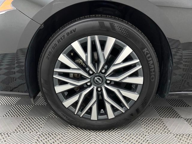 2024 Nissan Altima 2.5 SV photo 35