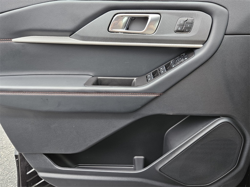 2025 Ford Explorer ST-Line photo 25