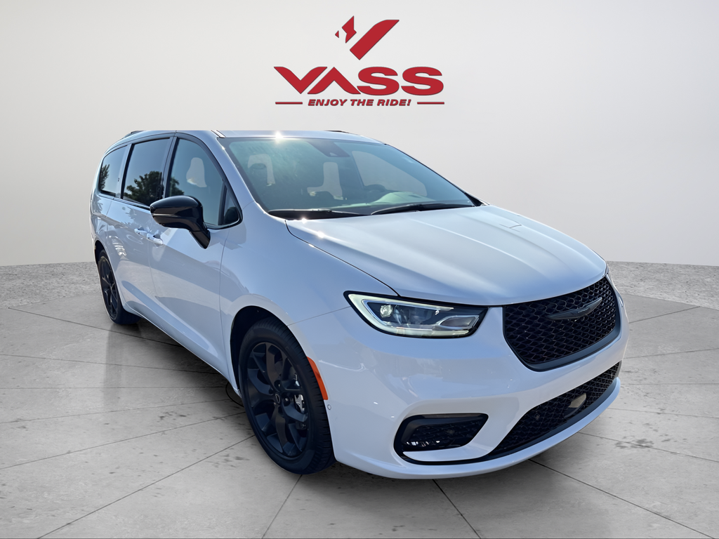 2026 Chrysler Pacifica Limited's photo