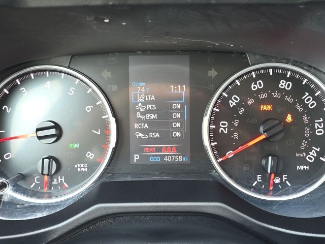 2021 Toyota RAV4 XLE photo 18