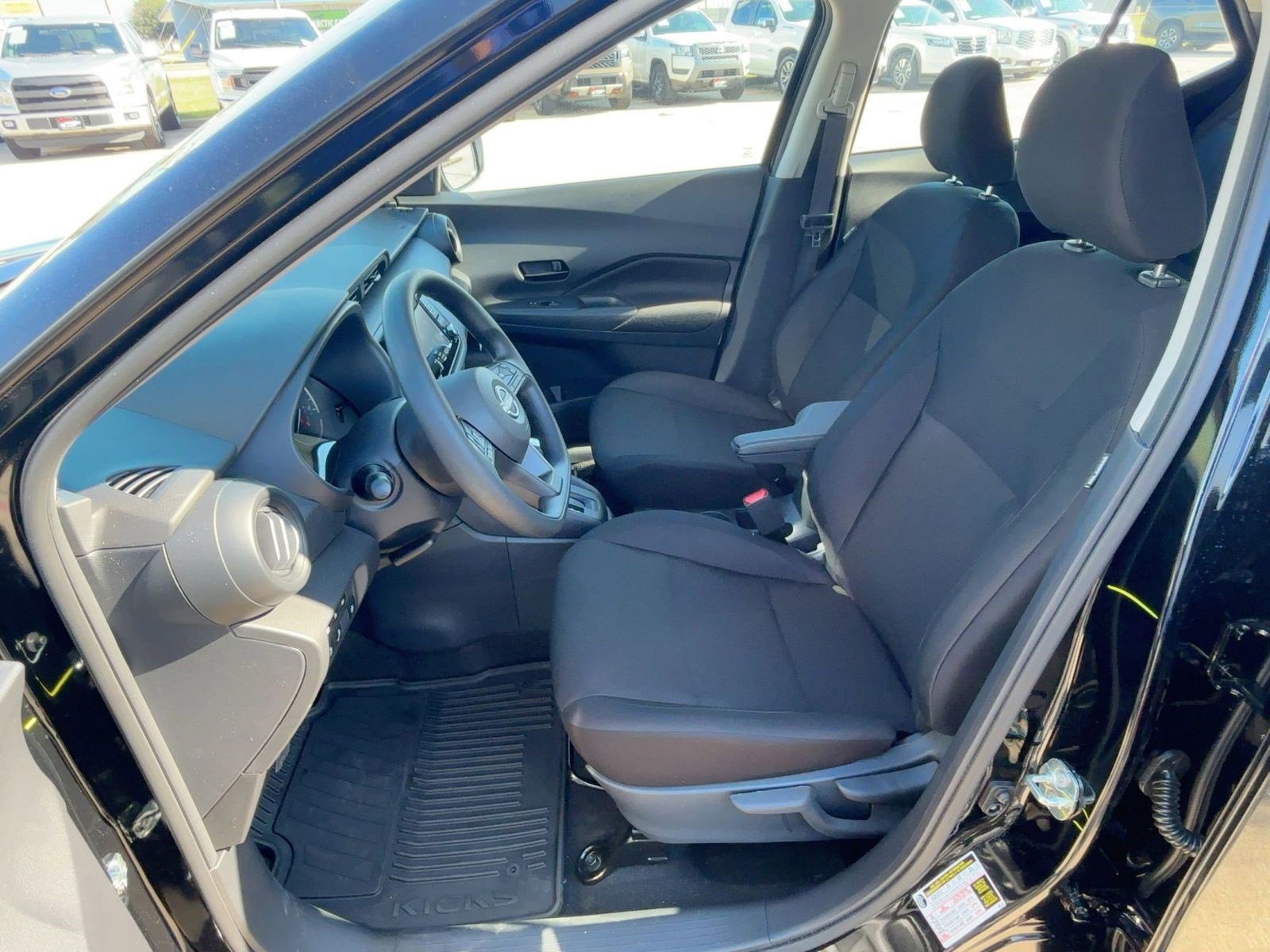 2025 Nissan Kicks Play S photo 19