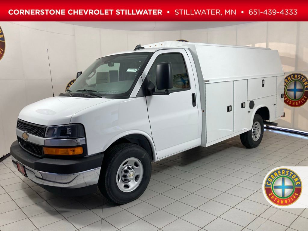 2025 Chevrolet Express Cutaway Base's photo