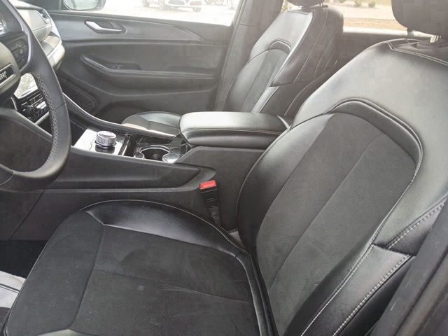 2023 Jeep Grand Cherokee Altitude photo 8