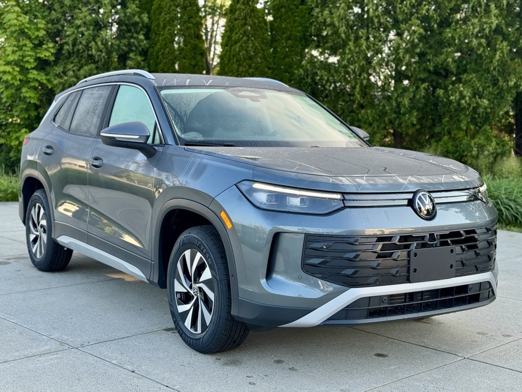 2025 Volkswagen Tiguan S's photo