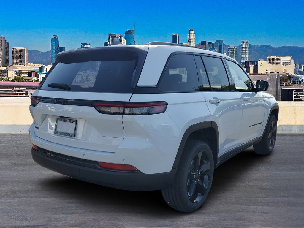 2025 Jeep Grand Cherokee Altitude X photo 3