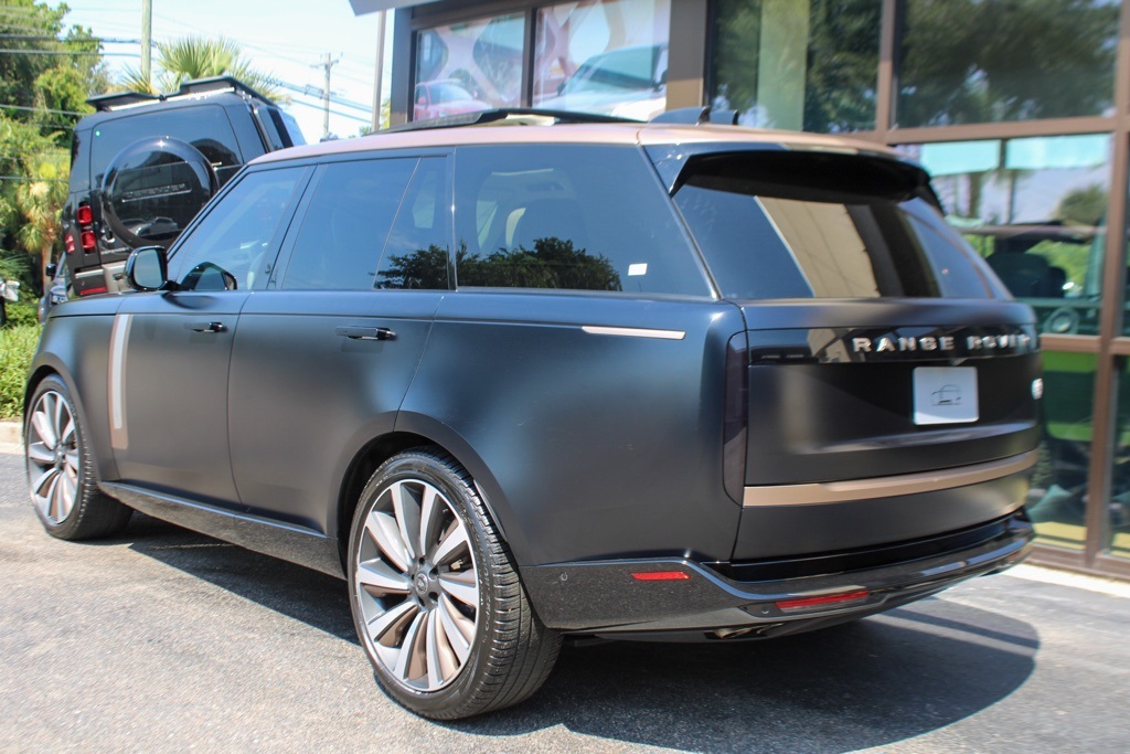 2024 Land Rover Range Rover SV photo 3