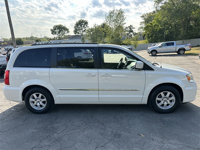 2012 Chrysler Town & Country Touring photo 5