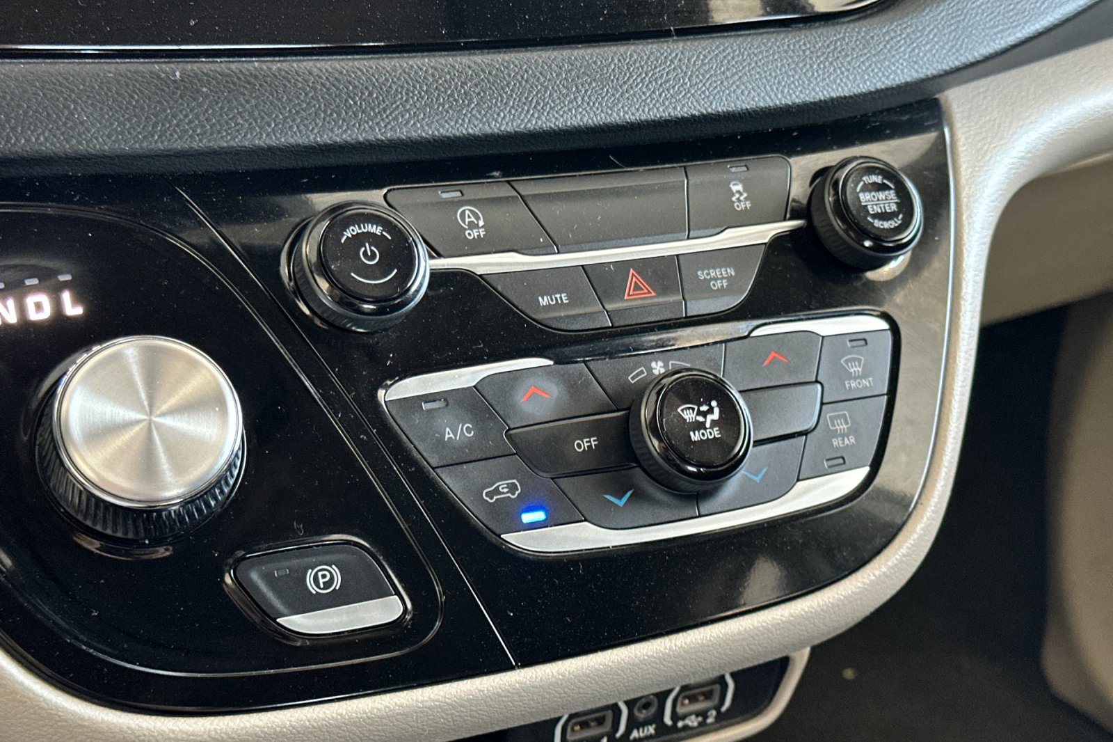 2023 Chrysler Pacifica LX photo 17