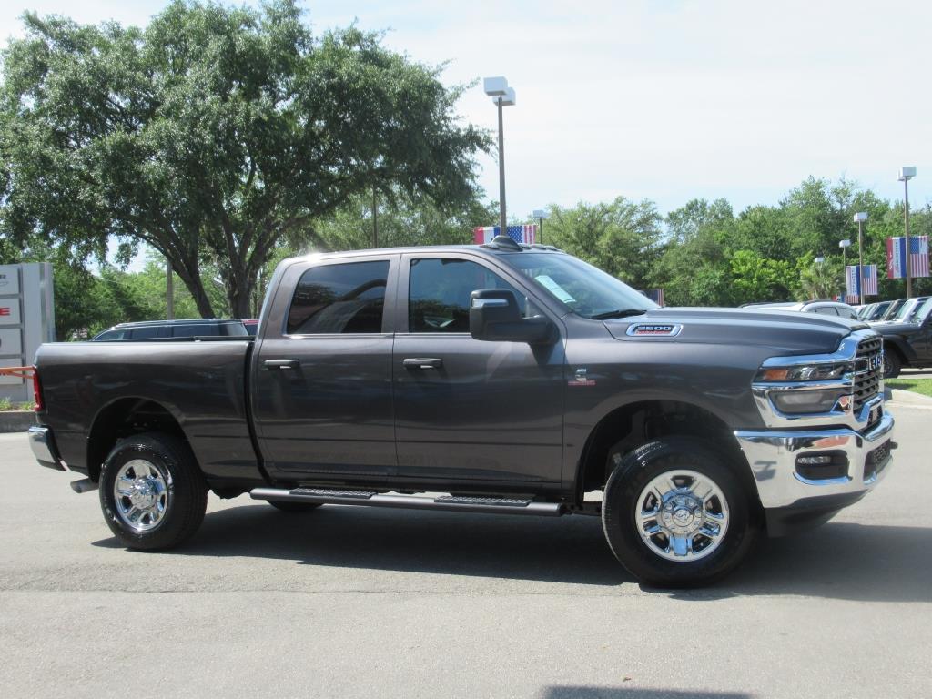 2025 Ram 2500 Tradesman photo 2