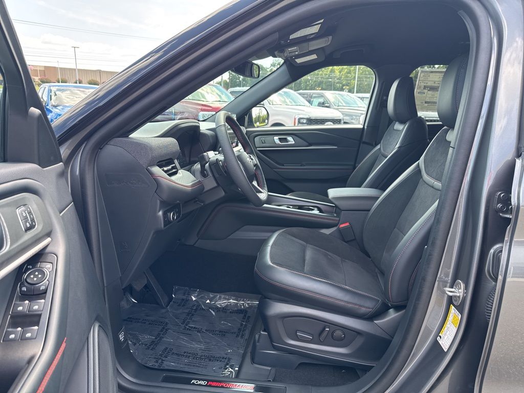 2025 Ford Explorer ST photo 10