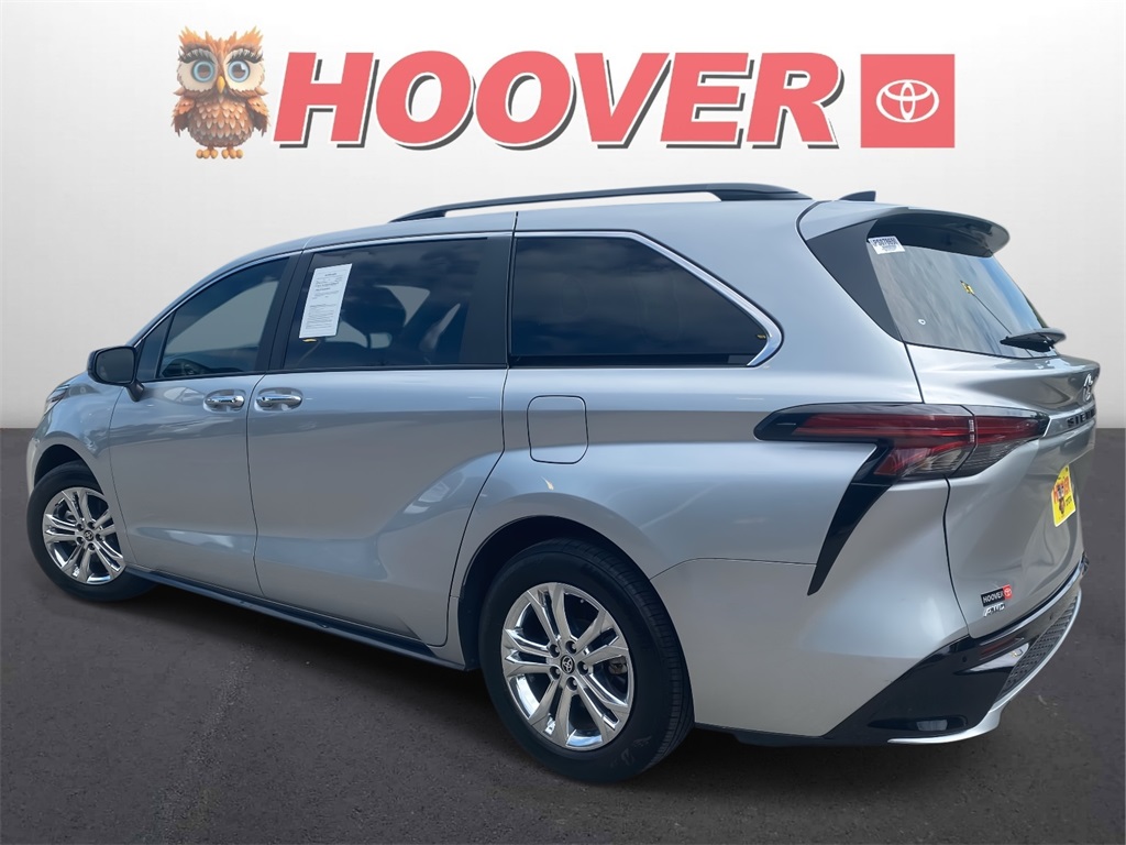 2023 Toyota Sienna XSE photo 4