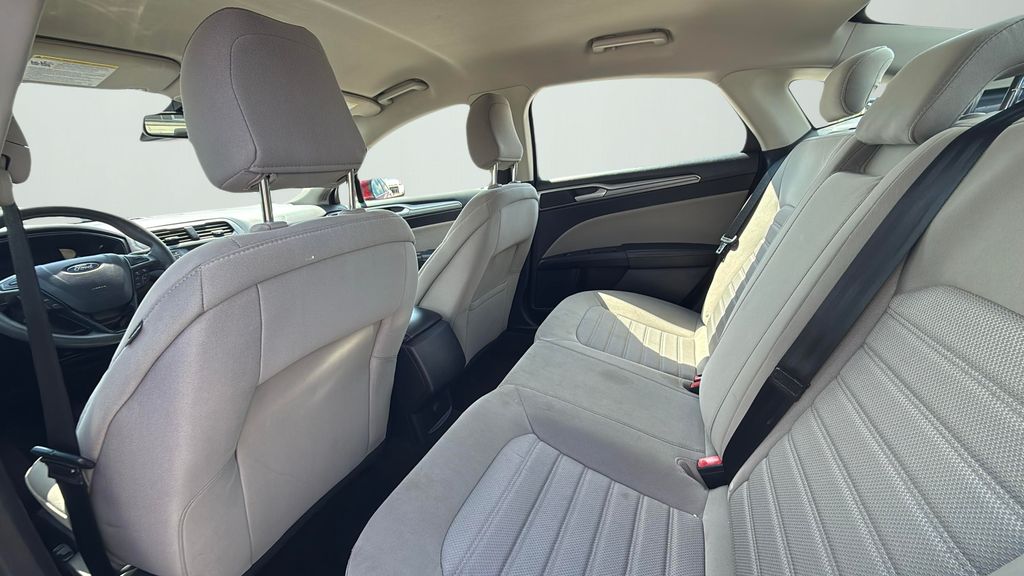 2020 Ford Fusion S photo 15