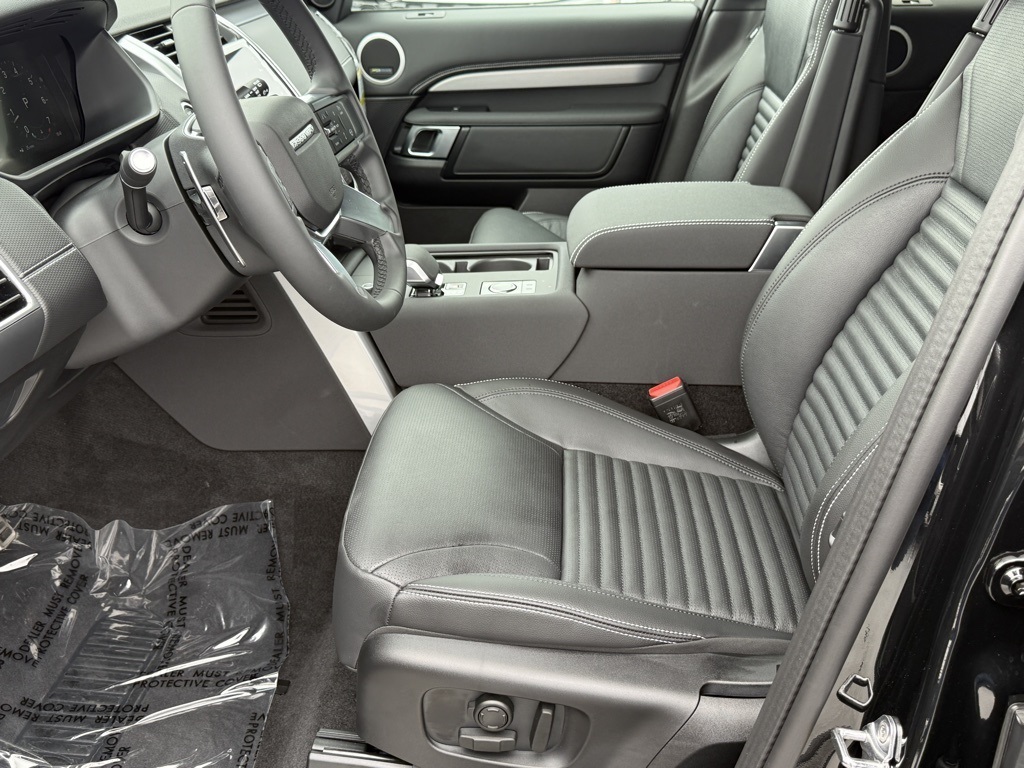2025 Land Rover Discovery SE photo 10