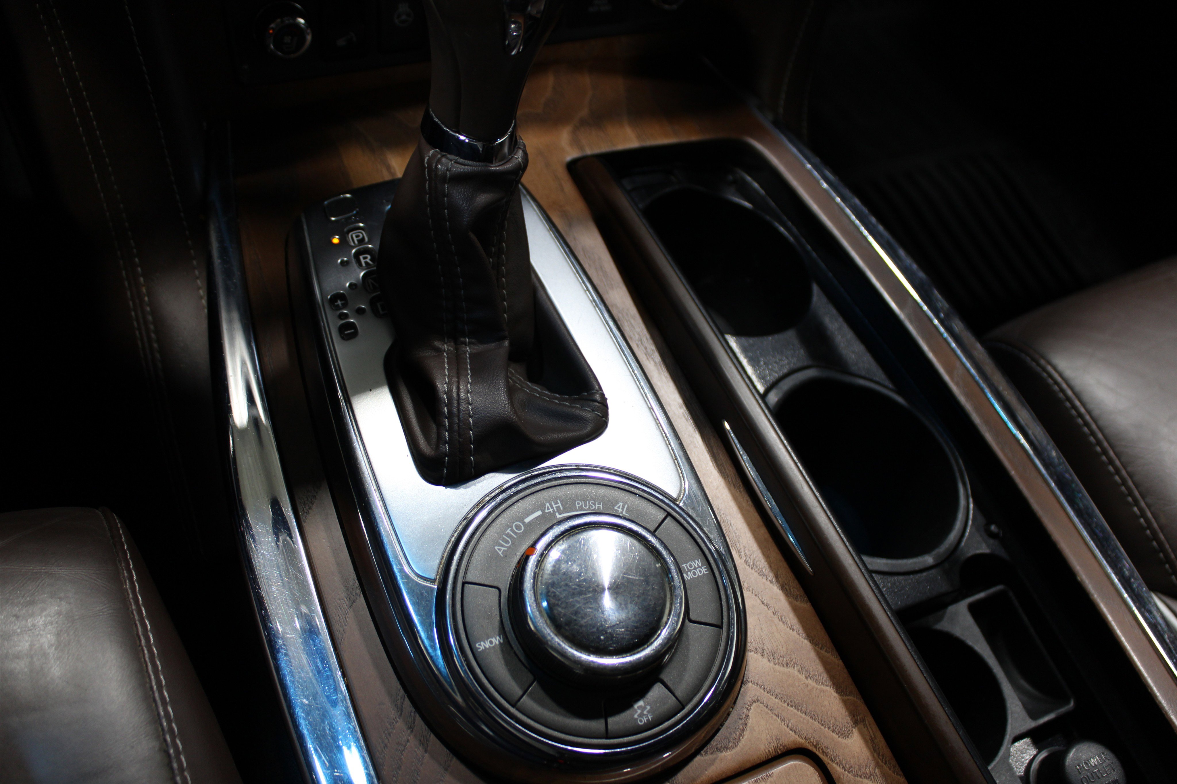 2015 Infiniti QX80 Base photo 3