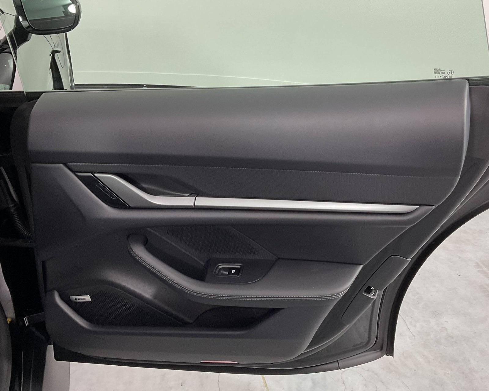 2025 Porsche Taycan photo 22