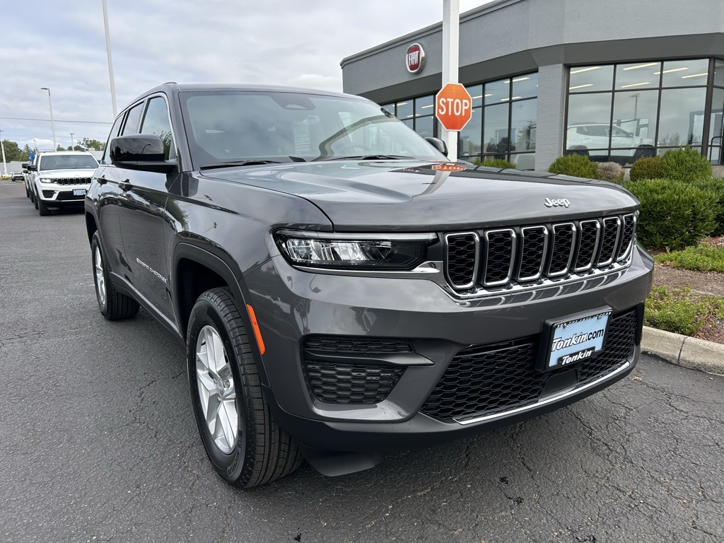 2025 Jeep Grand Cherokee Laredo X photo 2