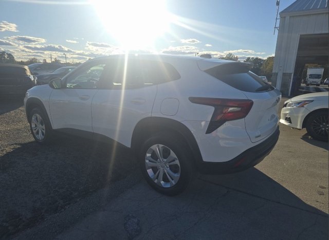 2025 Chevrolet Trax LS photo 2