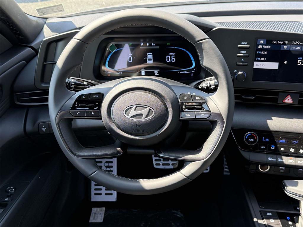 2025 Hyundai Elantra SEL Sport photo 17