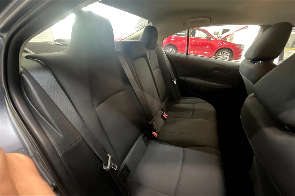 2022 Toyota Corolla LE photo 25