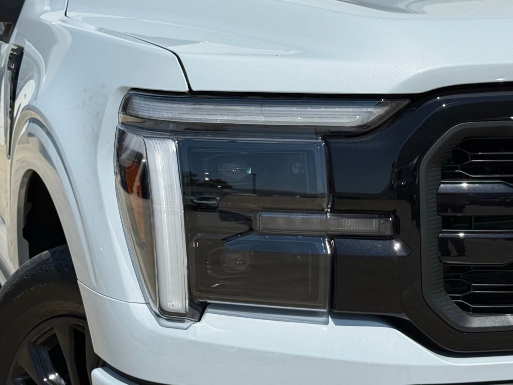 2025 Ford F-150 Lariat photo 3