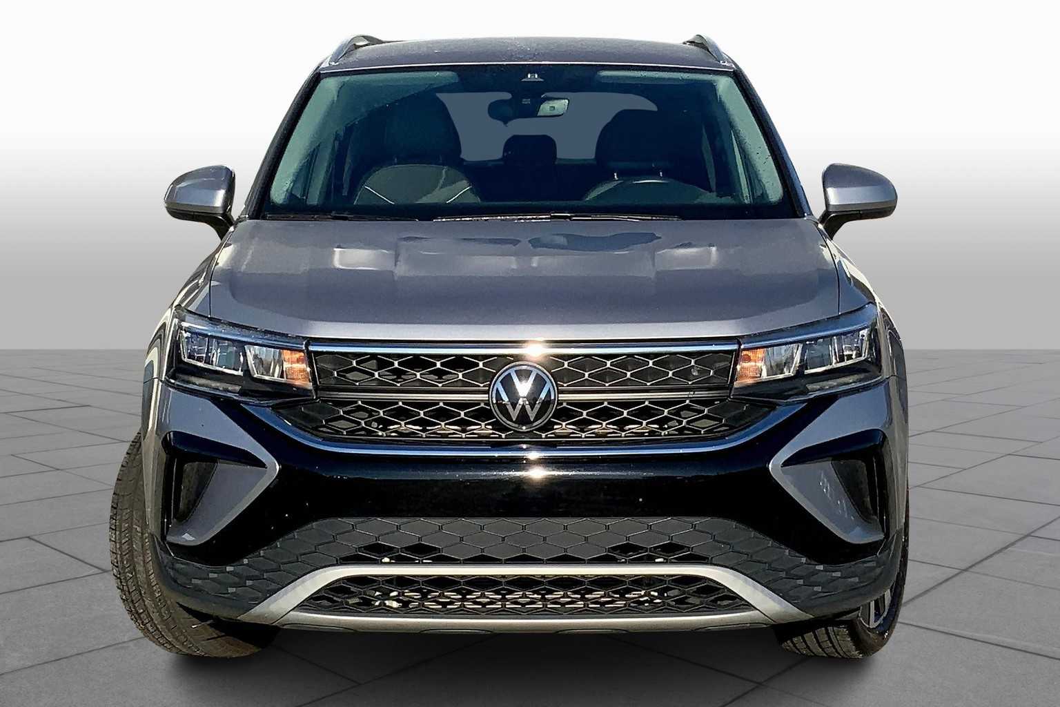 2024 Volkswagen Taos SE photo 3