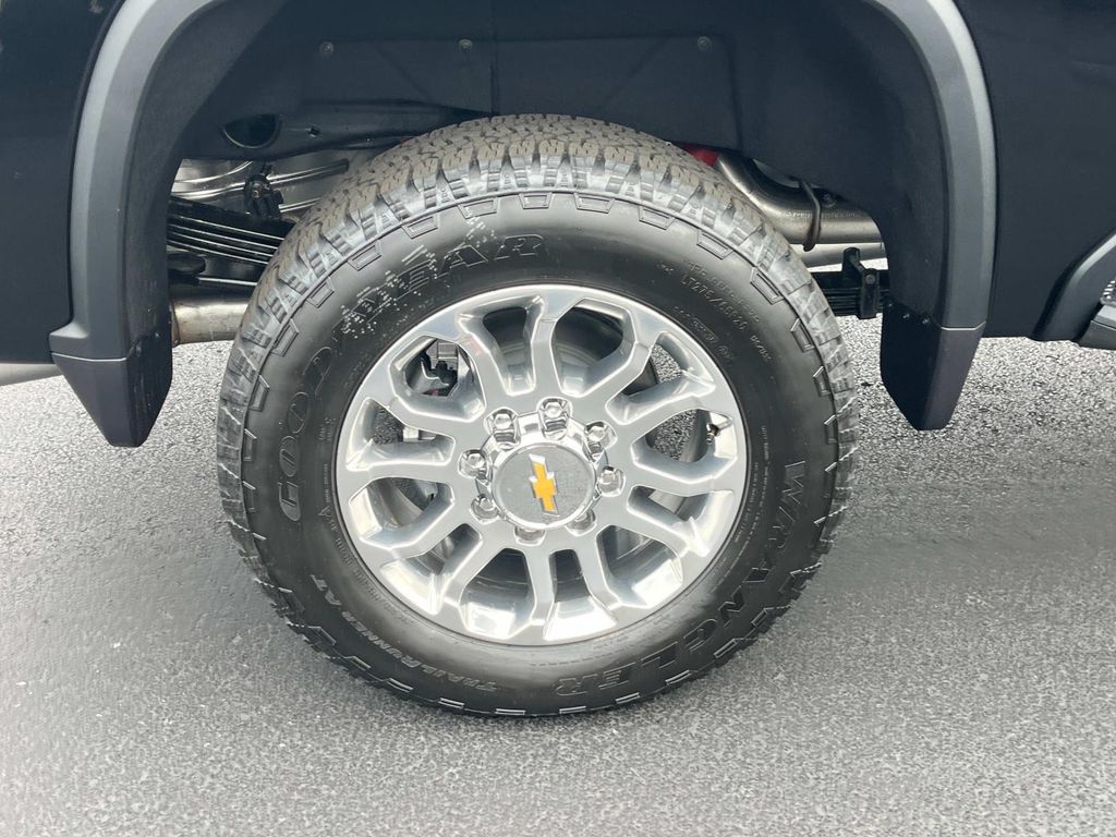 2025 Chevrolet Silverado 2500HD LTZ photo 9