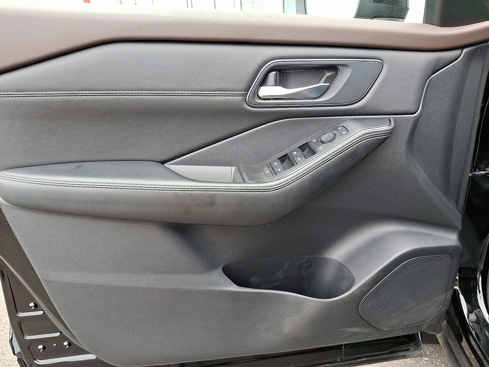 2022 Nissan Rogue SV photo 11