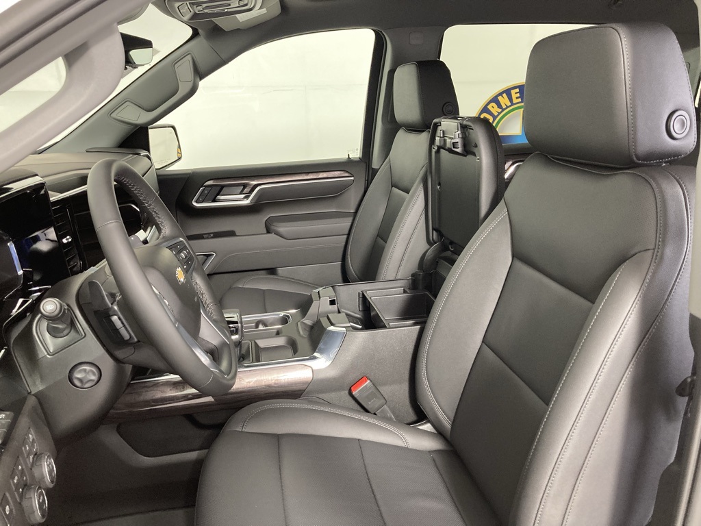 2026 Chevrolet Silverado 1500 LTZ photo 9