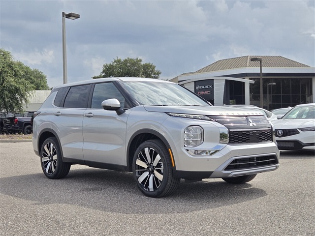 2025 Mitsubishi Outlander SE's photo