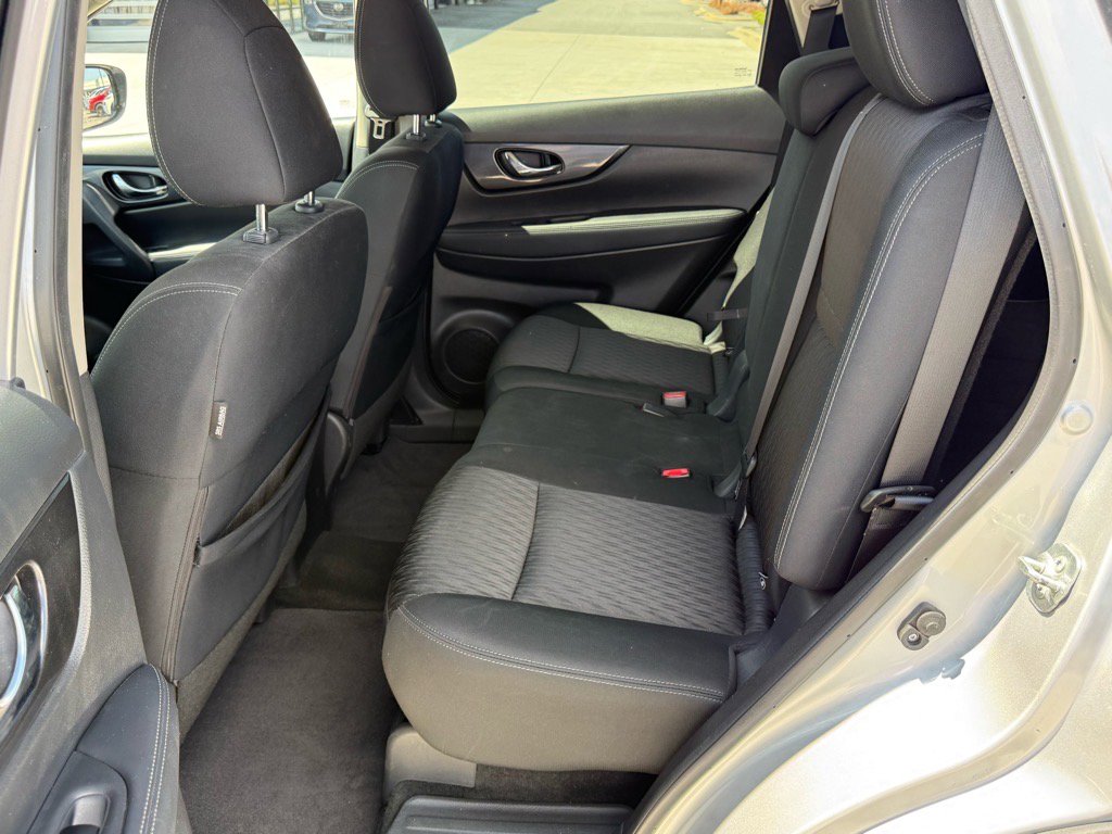 2020 Nissan Rogue SV photo 15
