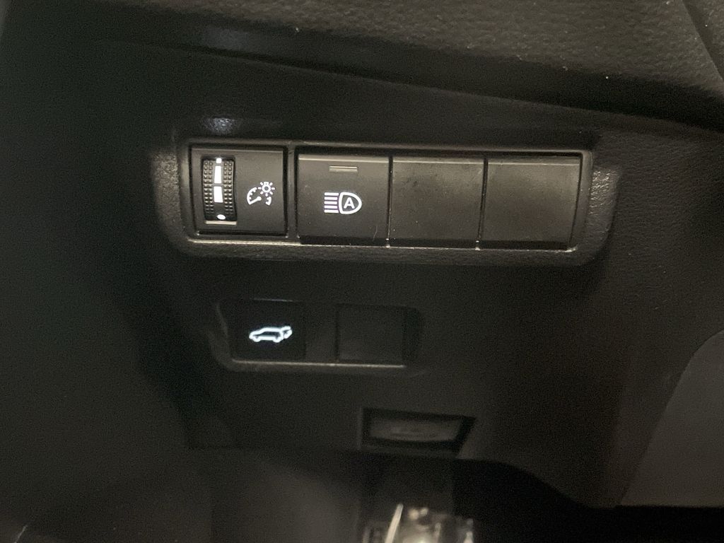 2023 Toyota Corolla Cross XLE photo 24