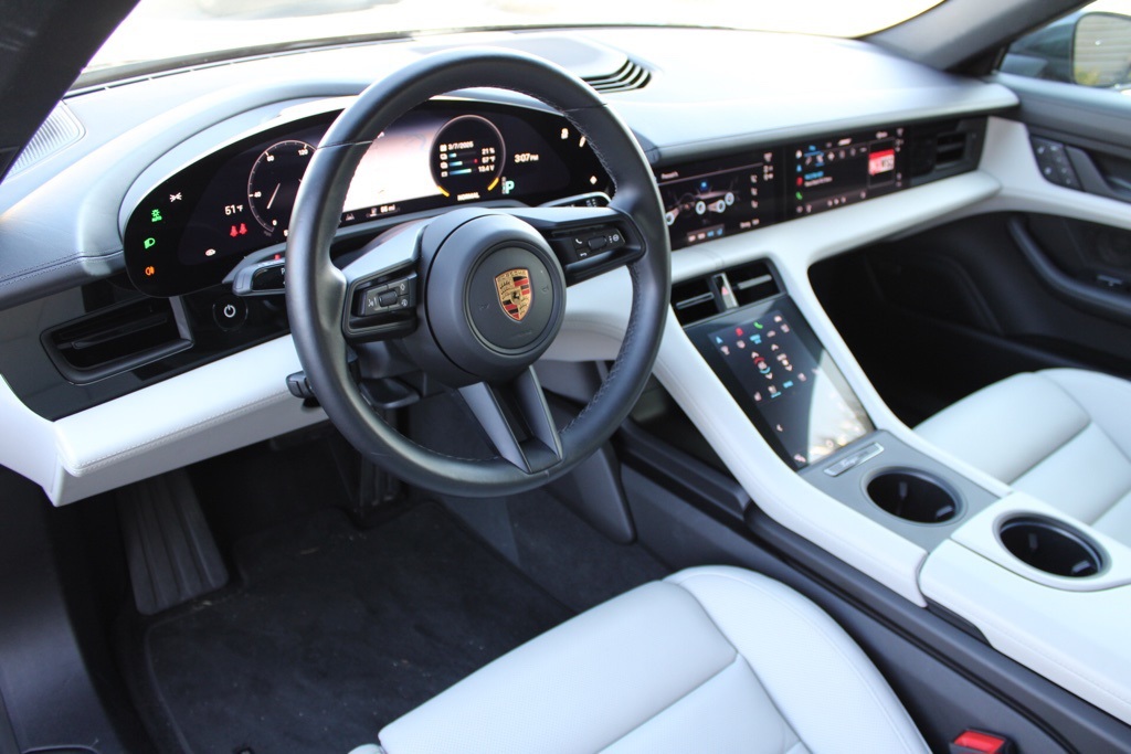 2023 Porsche Taycan Base photo 4