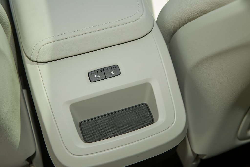 2025 VOLVO XC60 - Image 19