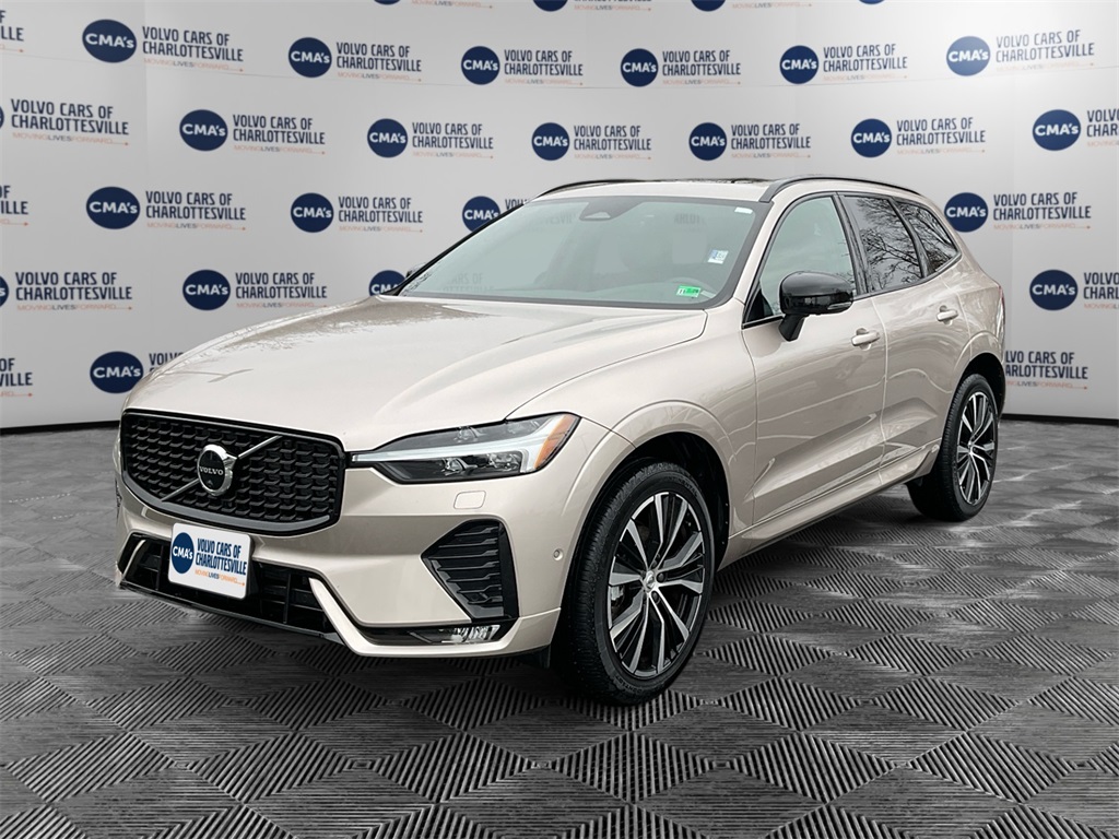 2023 Volvo XC60 Plus's photo