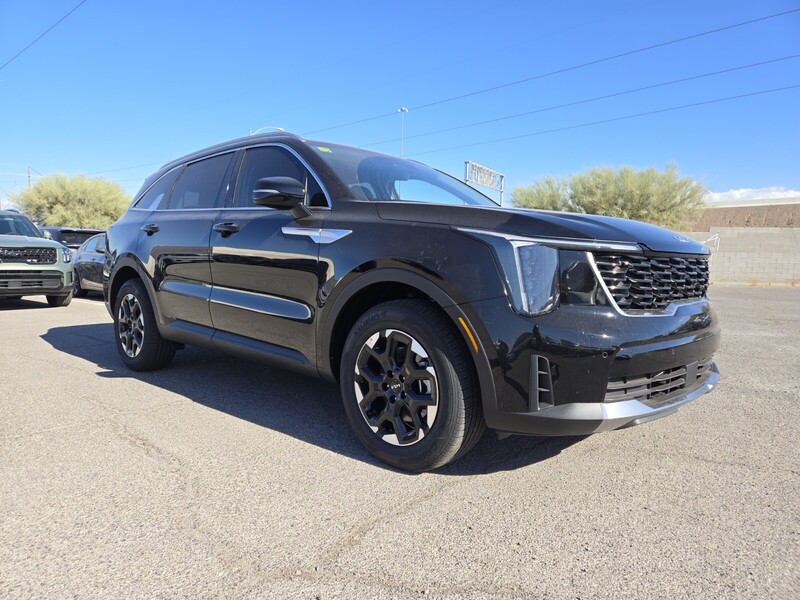 2025 Kia Sorento S photo 2