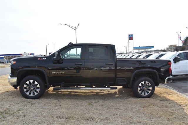 2025 Chevrolet Silverado 2500HD LT photo 3