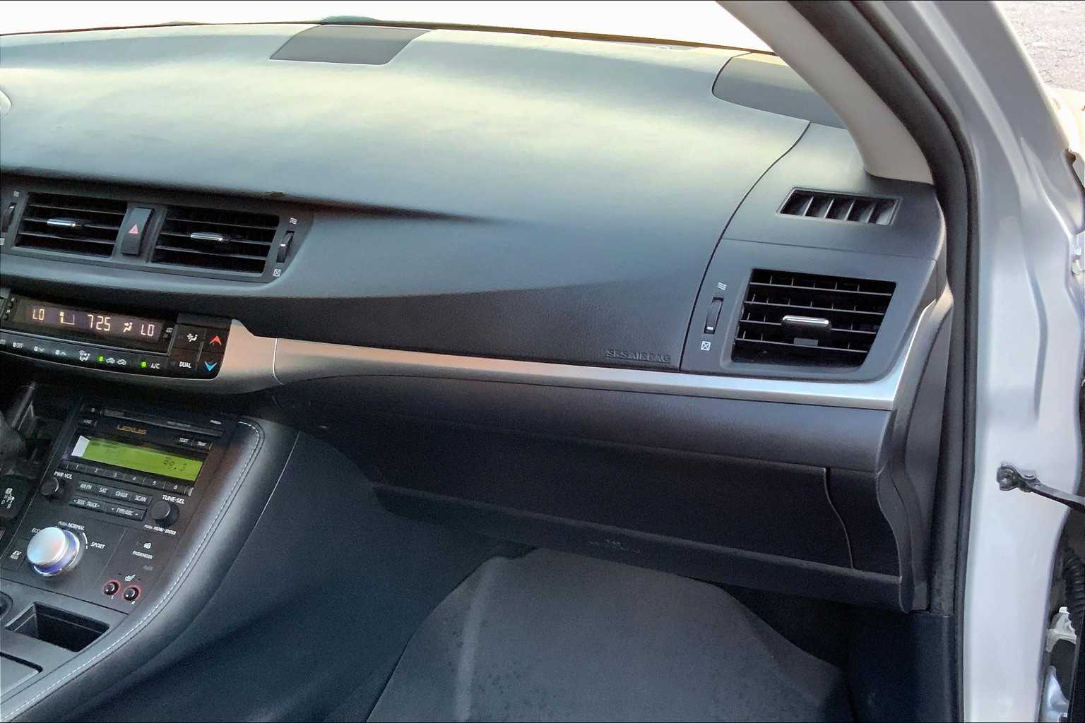 2013 Lexus CT 200h photo 18