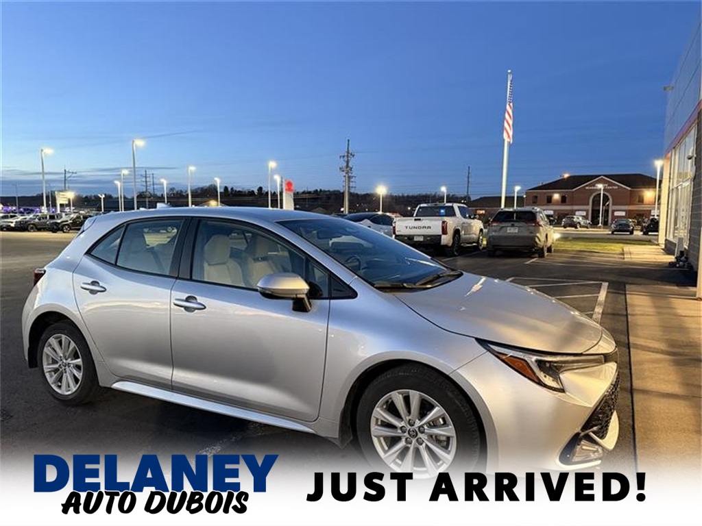 2023 Toyota Corolla Hatchback SE's photo