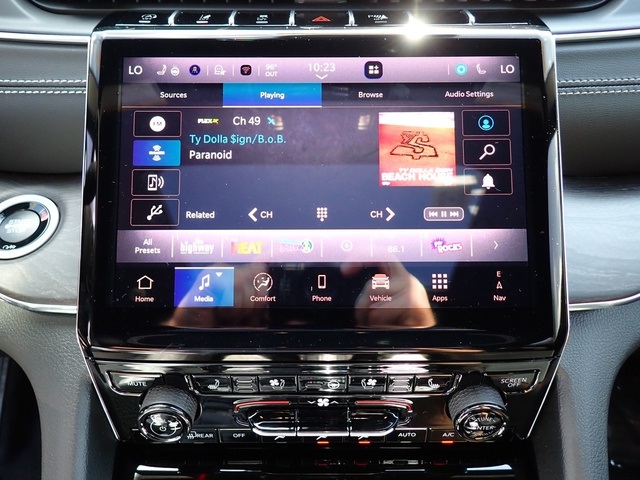 2025 Jeep Grand Cherokee Overland photo 18