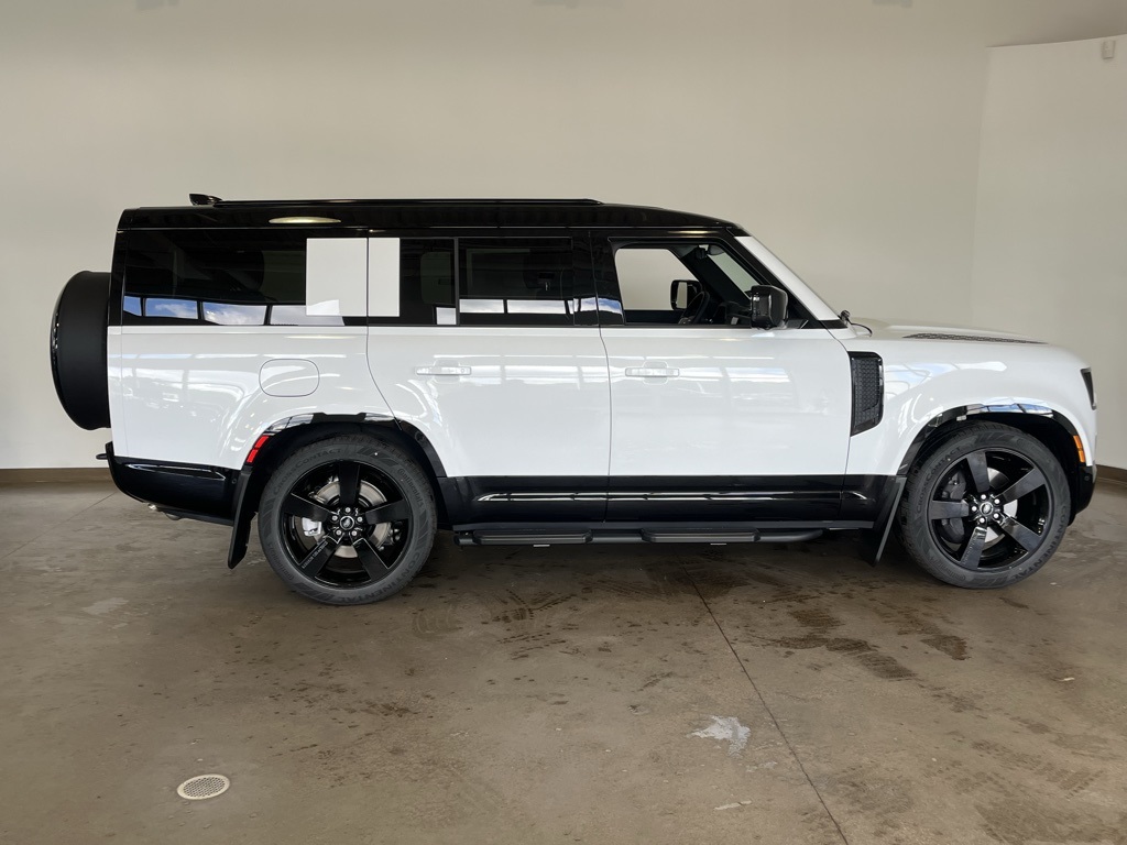 2025 Land Rover Defender 130 X-Dynamic SE photo 7