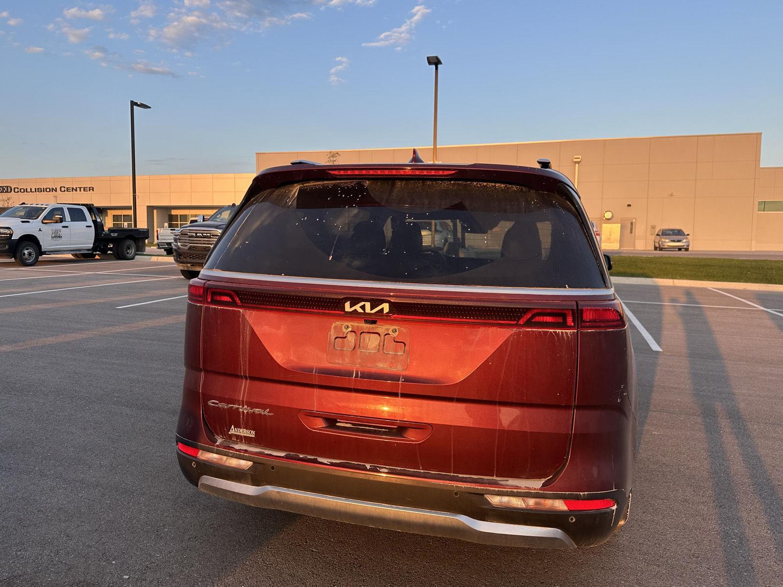 2022 Kia Carnival SX photo 3