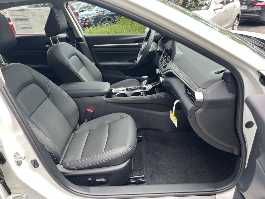 2025 Nissan Altima SL photo 16