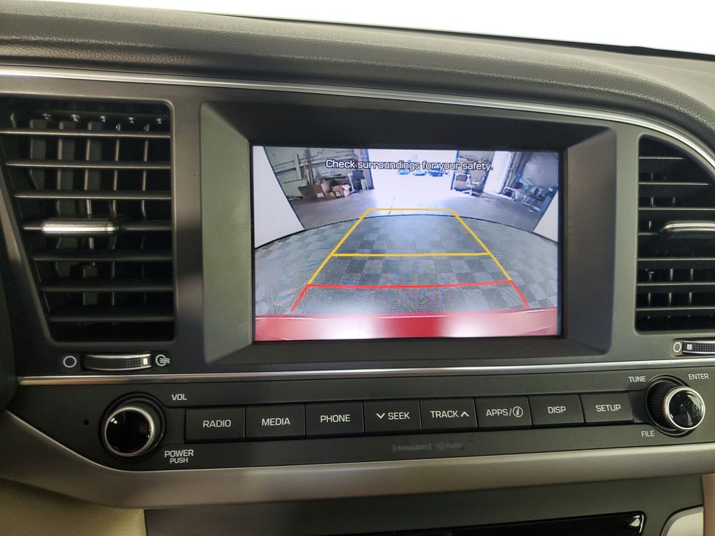 2018 Hyundai Elantra SEL photo 21