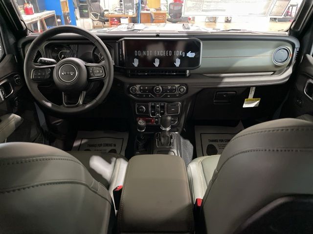 2025 Jeep Gladiator Mojave photo 2