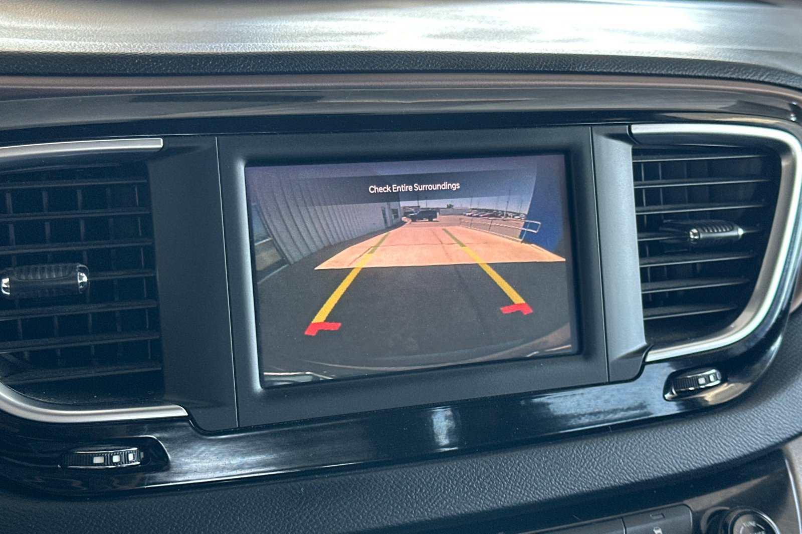 2023 Chrysler Pacifica LX photo 16