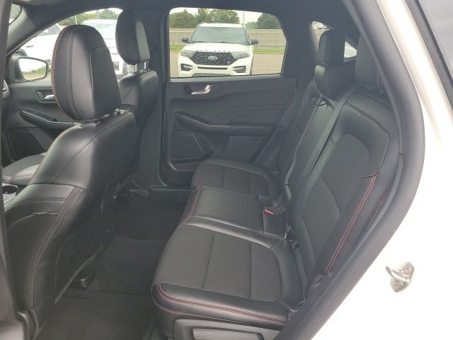 2025 Ford Escape ST-Line photo 2